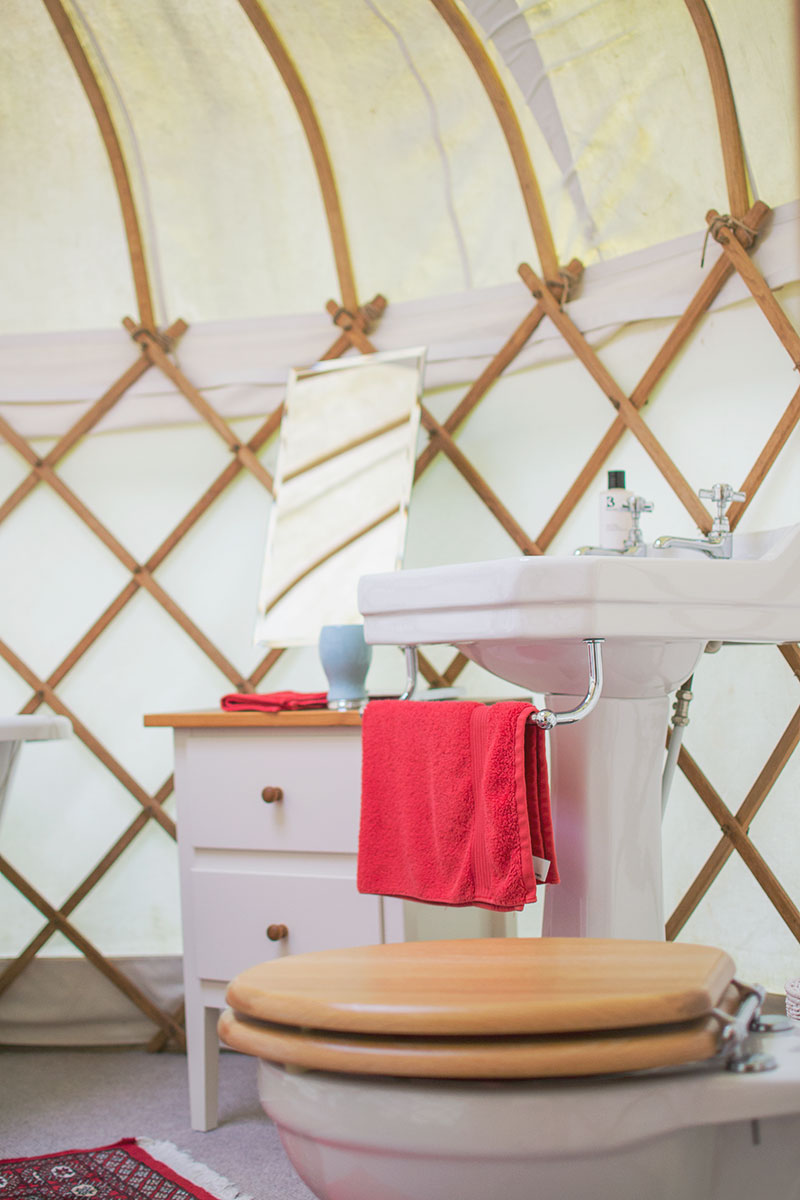 bathroom-in-a-yurt